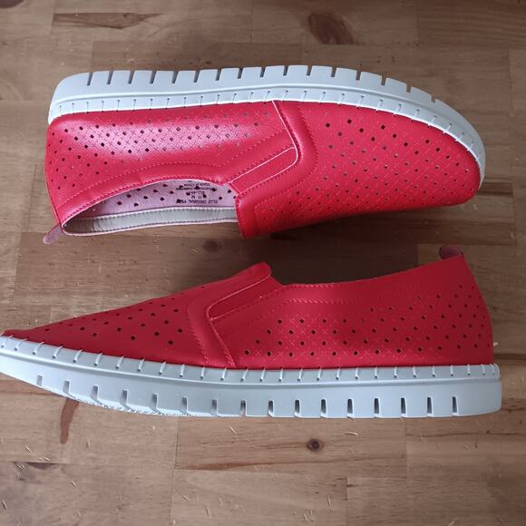 GLOLILY Elle Starburst Perf/ Walking Shoes Slip-On Red Size: 11 M NWB - Picture 6 of 11